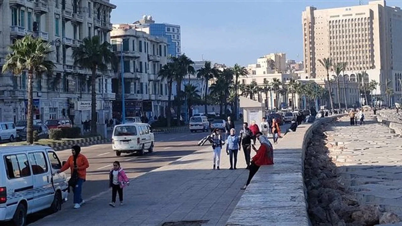 ذروة الموجة الحارة اليوم: القاهرة تسجل 42 درجة والصعيد في خطر